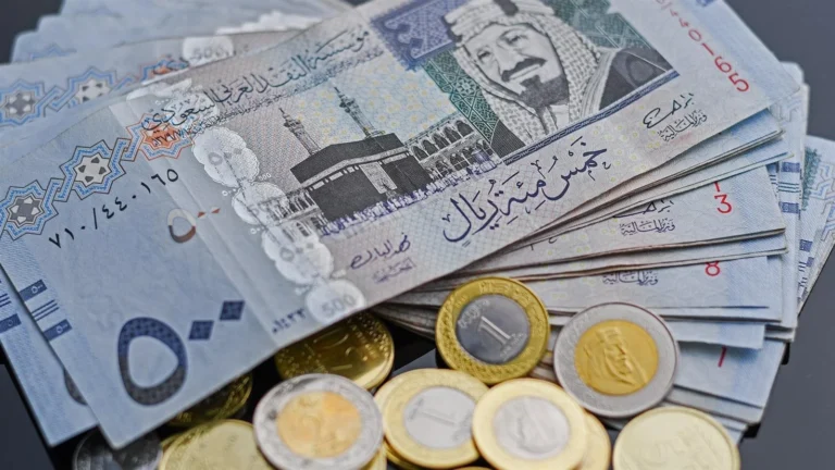 لو رايح زياره.. سعر الريال السعودي مقابل الجنيه المصري اليوم في السوق السوداء والبنوك المصرية